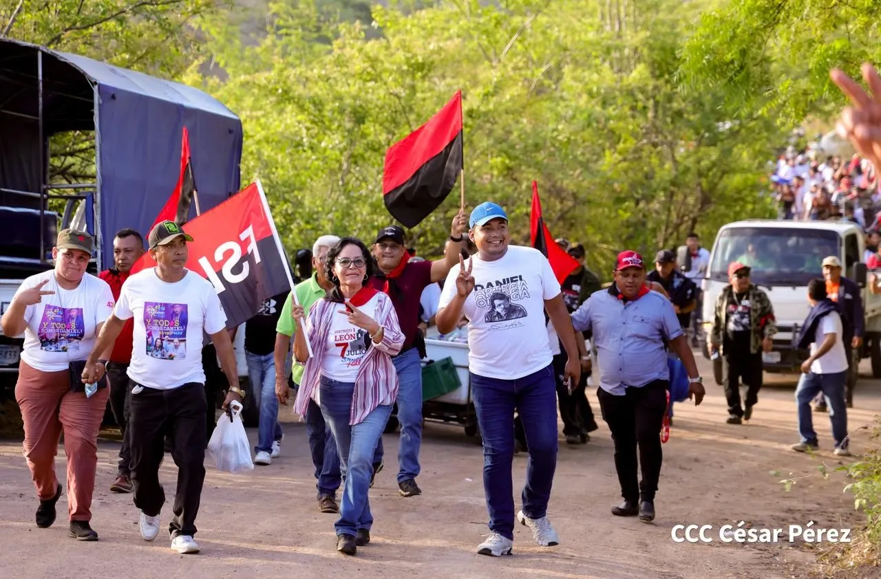 Multitudinaria caminata recuerda la histórica toma del Fortín de Acosasco en León