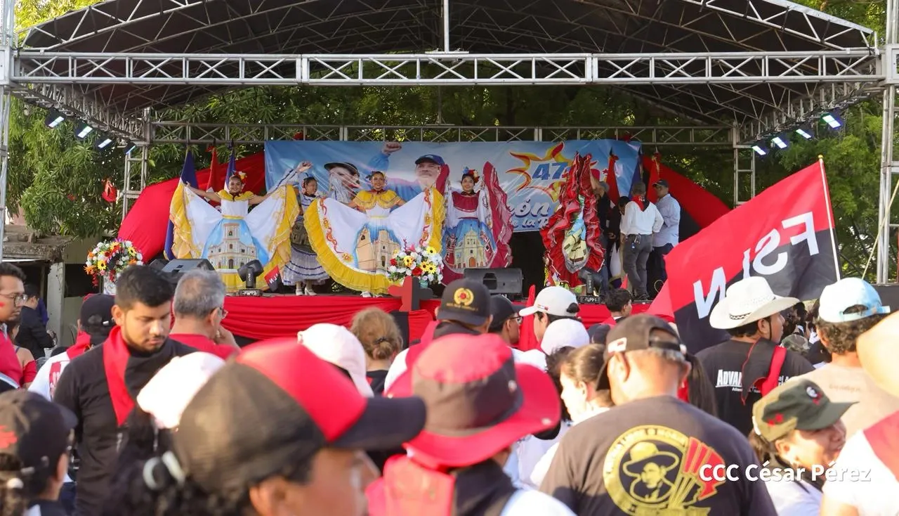 Multitudinaria caminata recuerda la histórica toma del Fortín de Acosasco en León