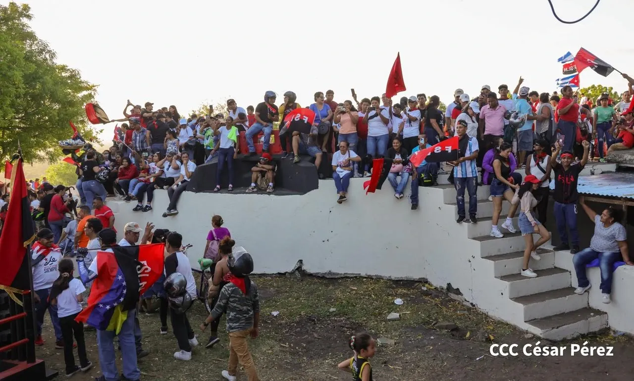 Multitudinaria caminata recuerda la histórica toma del Fortín de Acosasco en León