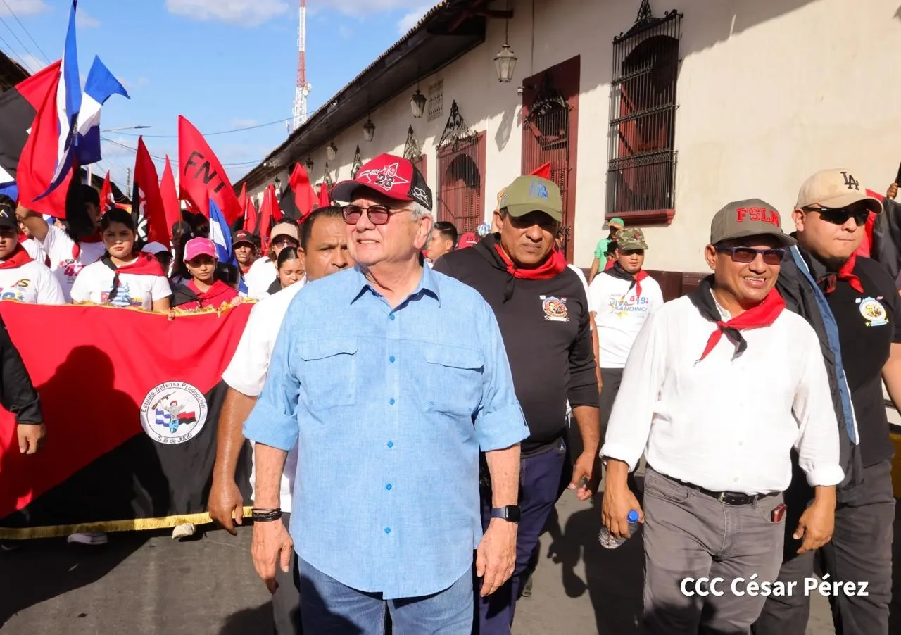 Multitudinaria caminata recuerda la histórica toma del Fortín de Acosasco en León