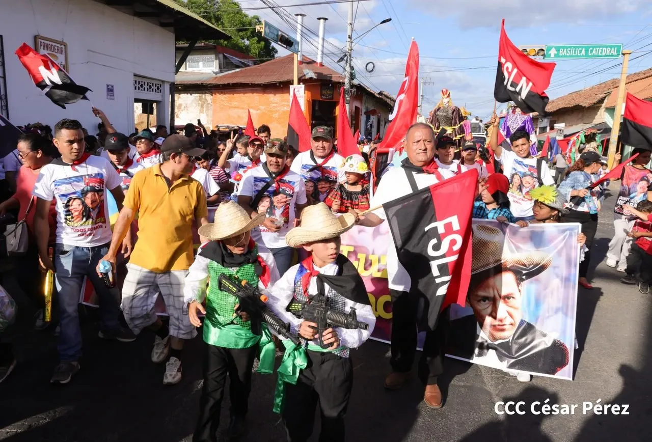 Multitudinaria caminata recuerda la histórica toma del Fortín de Acosasco en León