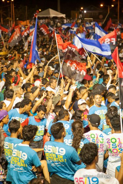 Daniel y Rosario celebran el 35/19 en Plaza La Fé