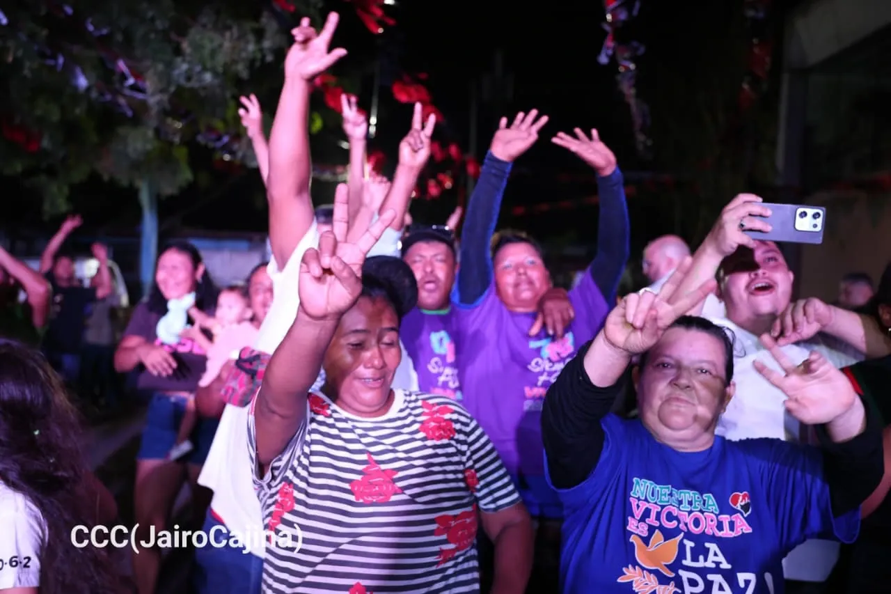 Familias protagonizan vigilias por el 47.° aniversario de la Revolución