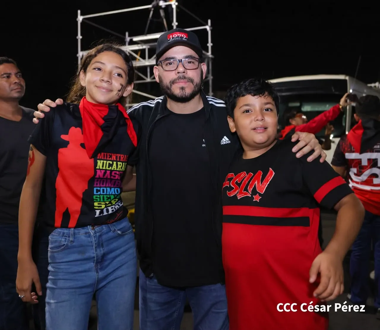 Familias protagonizan vigilias por el 47.° aniversario de la Revolución