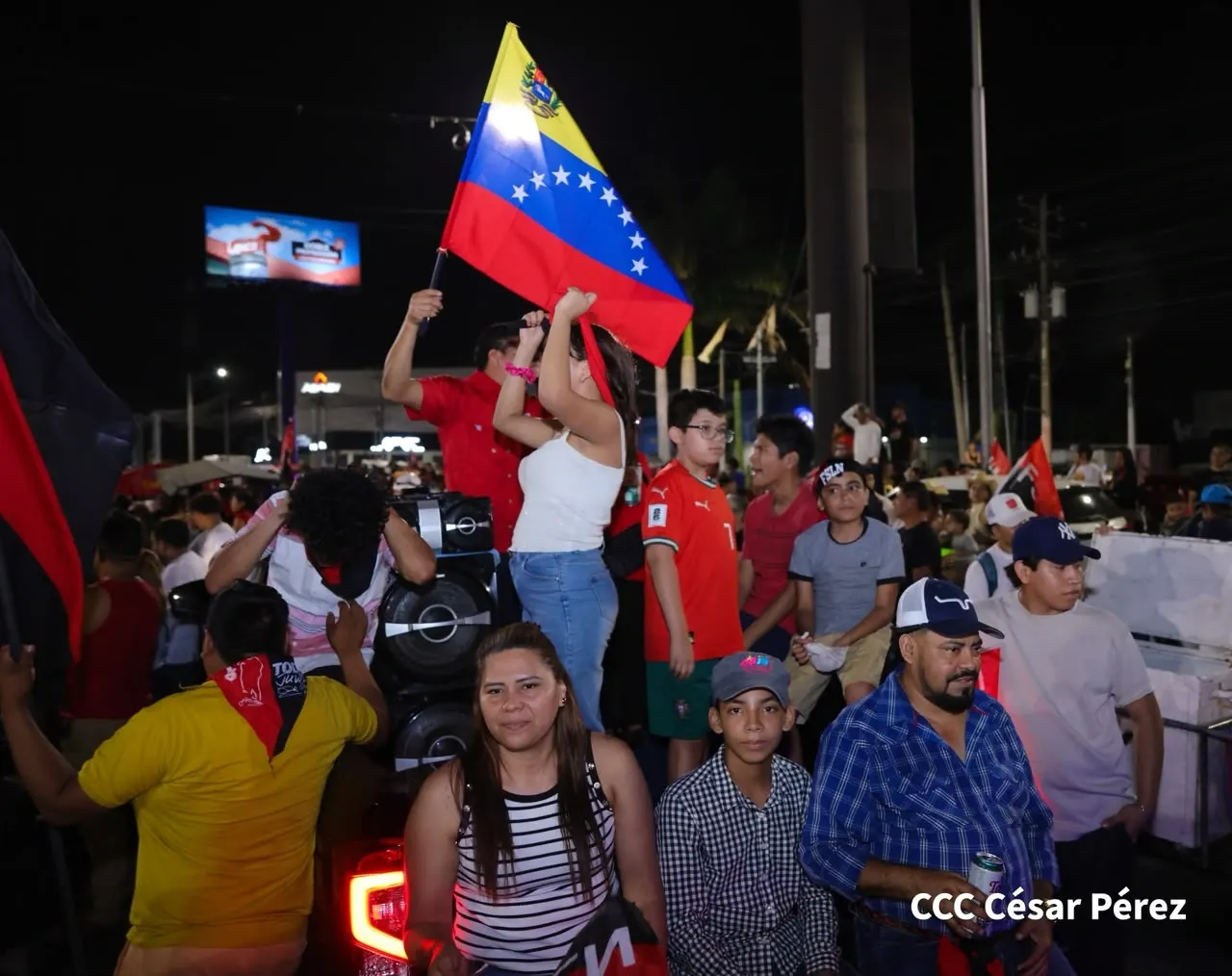 Familias protagonizan vigilias por el 47.° aniversario de la Revolución