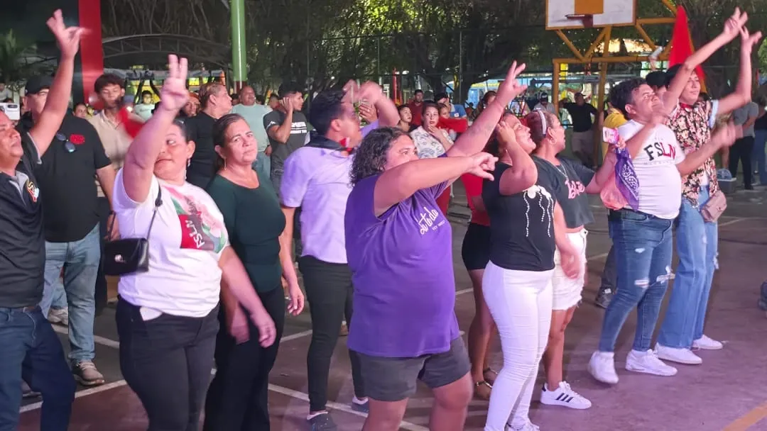 Familias protagonizan vigilias por el 47.° aniversario de la Revolución