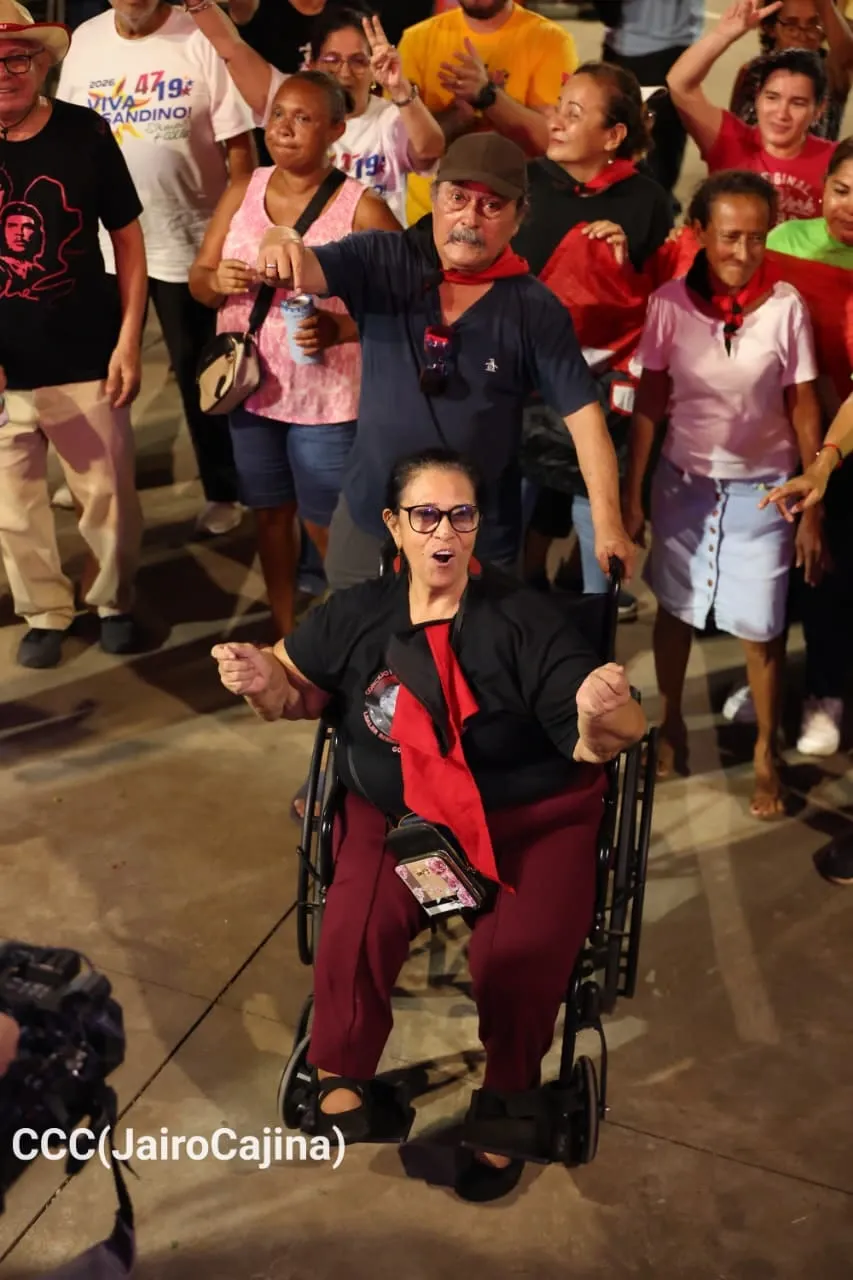 Familias protagonizan vigilias por el 47.° aniversario de la Revolución