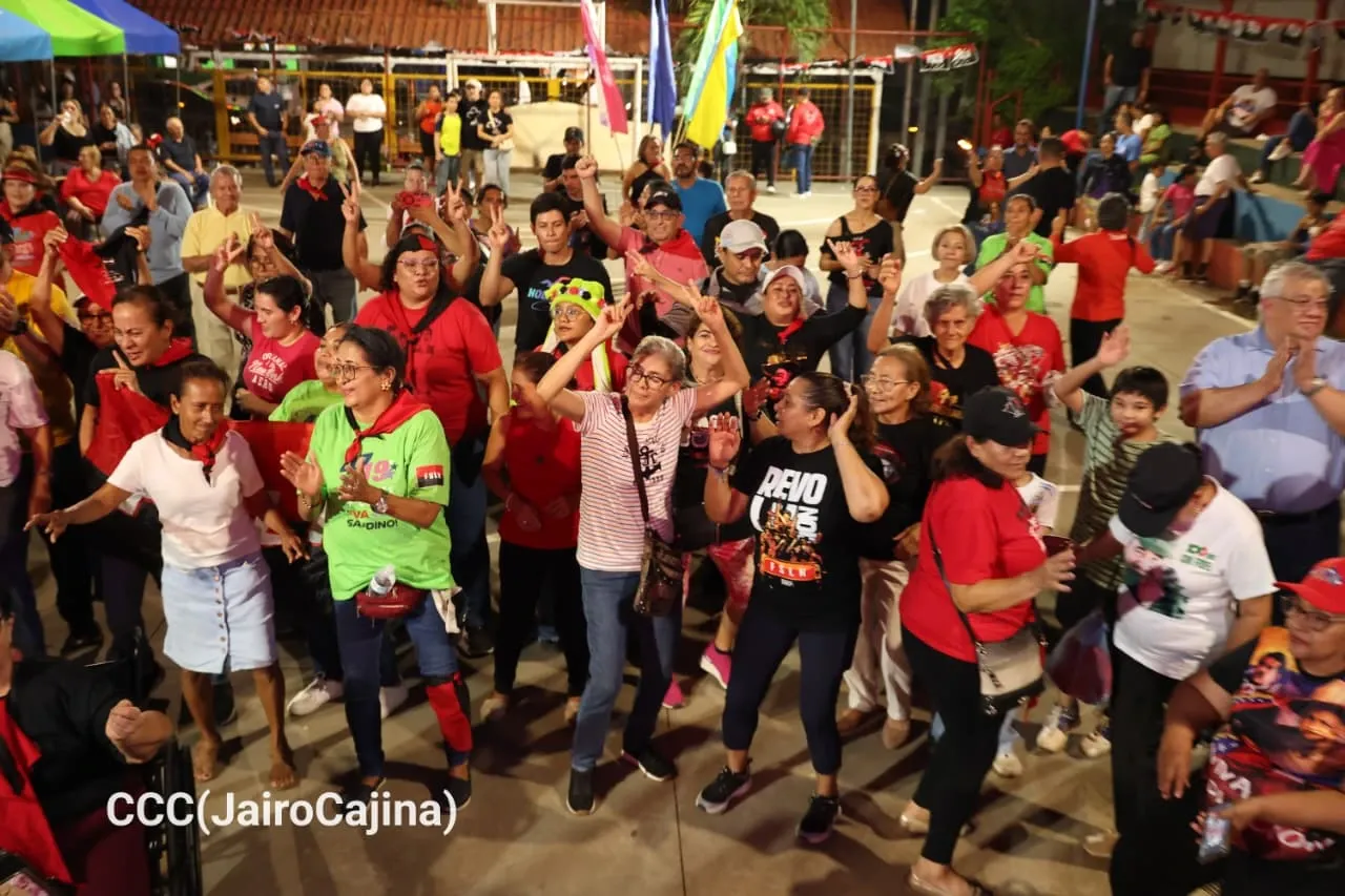Familias protagonizan vigilias por el 47.° aniversario de la Revolución