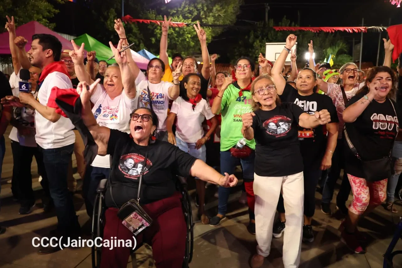 Familias protagonizan vigilias por el 47.° aniversario de la Revolución
