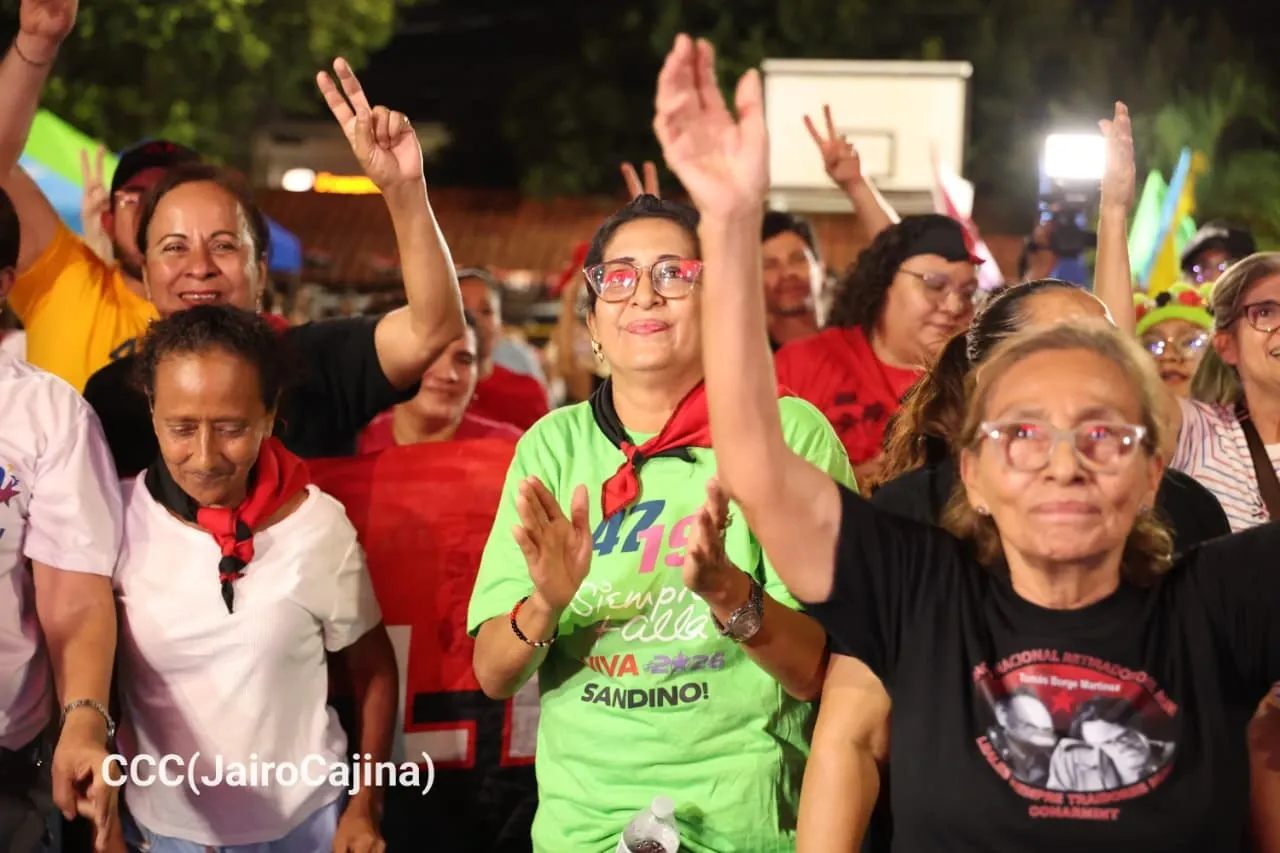 Familias protagonizan vigilias por el 47.° aniversario de la Revolución