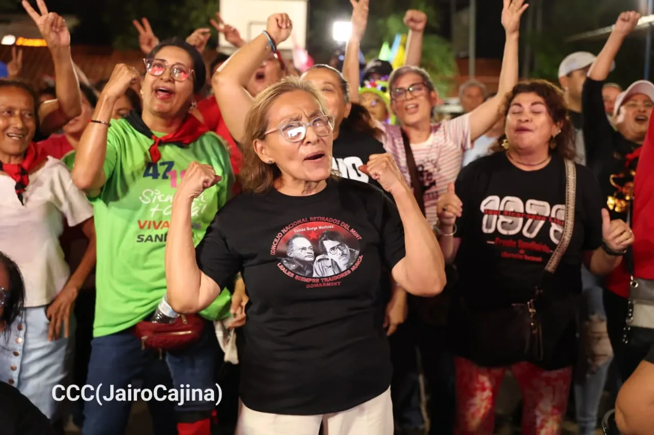 Familias protagonizan vigilias por el 47.° aniversario de la Revolución