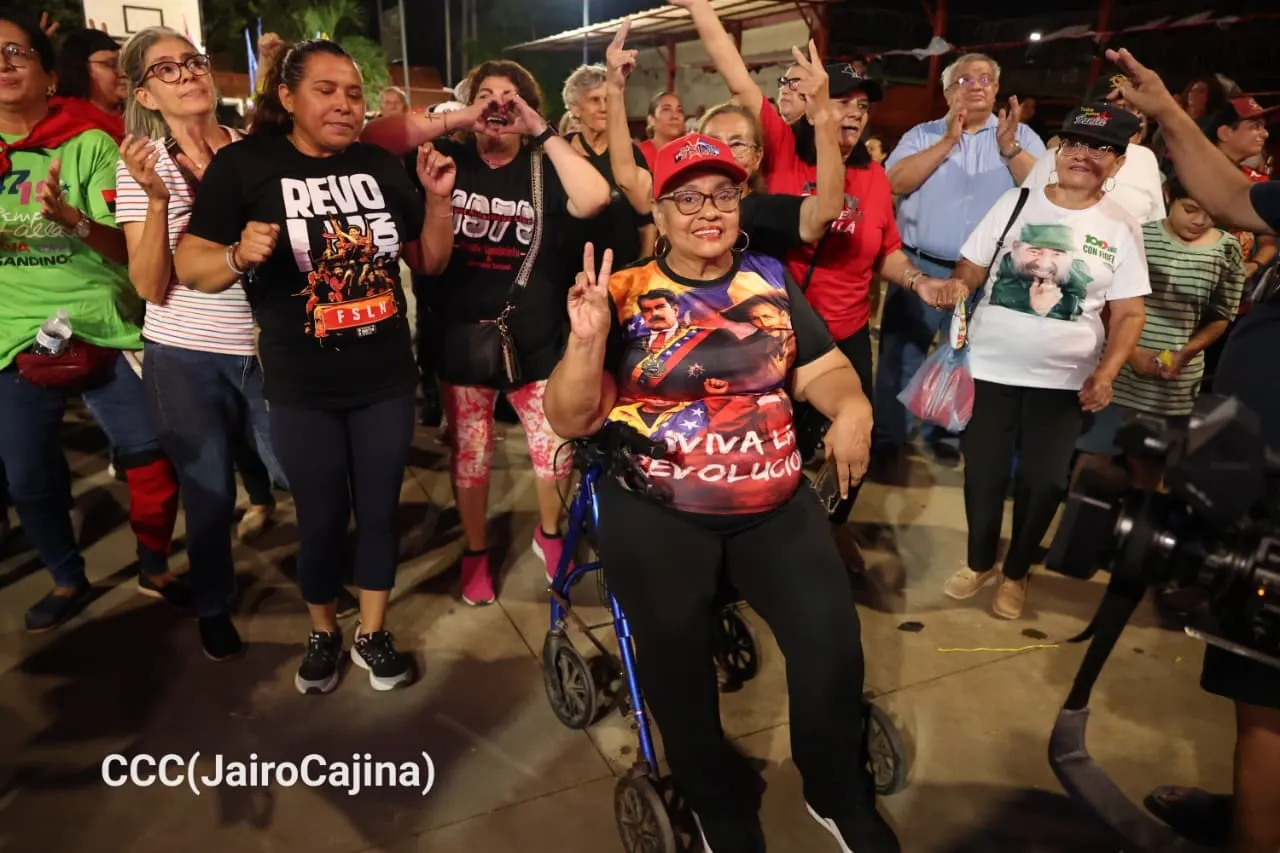 Familias protagonizan vigilias por el 47.° aniversario de la Revolución
