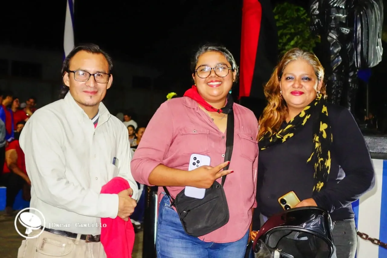 Familias protagonizan vigilias por el 47.° aniversario de la Revolución