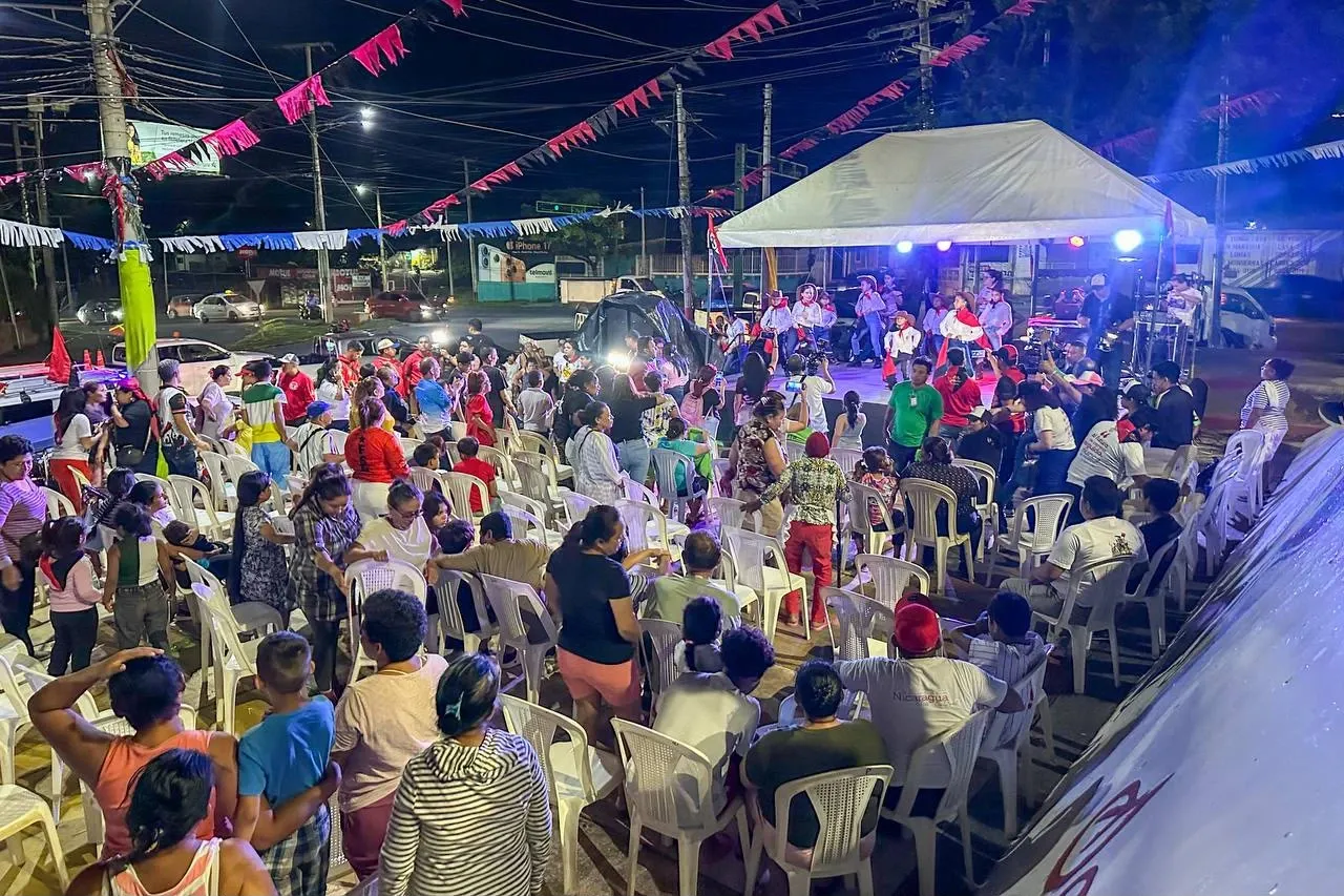 Familias protagonizan vigilias por el 47.° aniversario de la Revolución