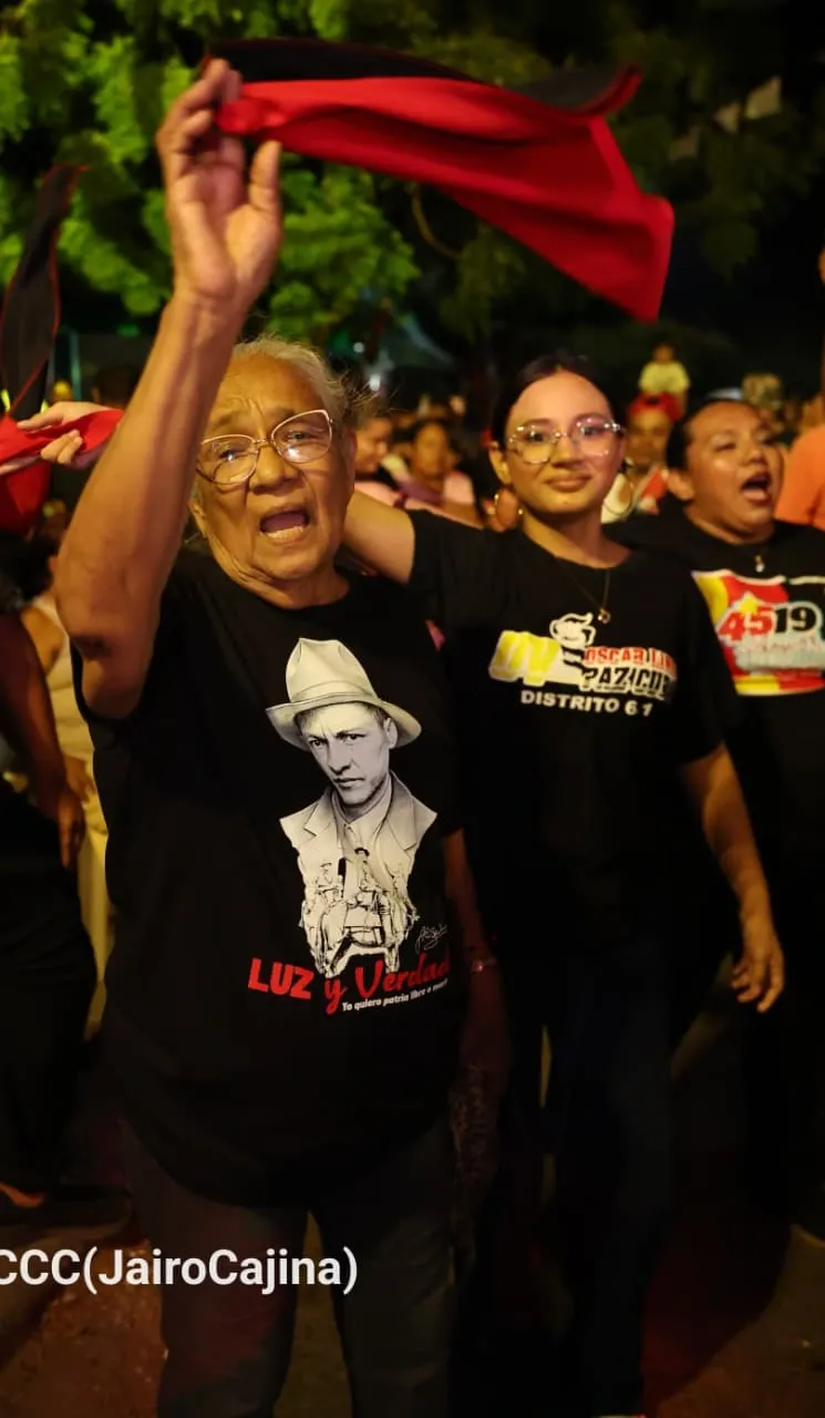Familias protagonizan vigilias por el 47.° aniversario de la Revolución
