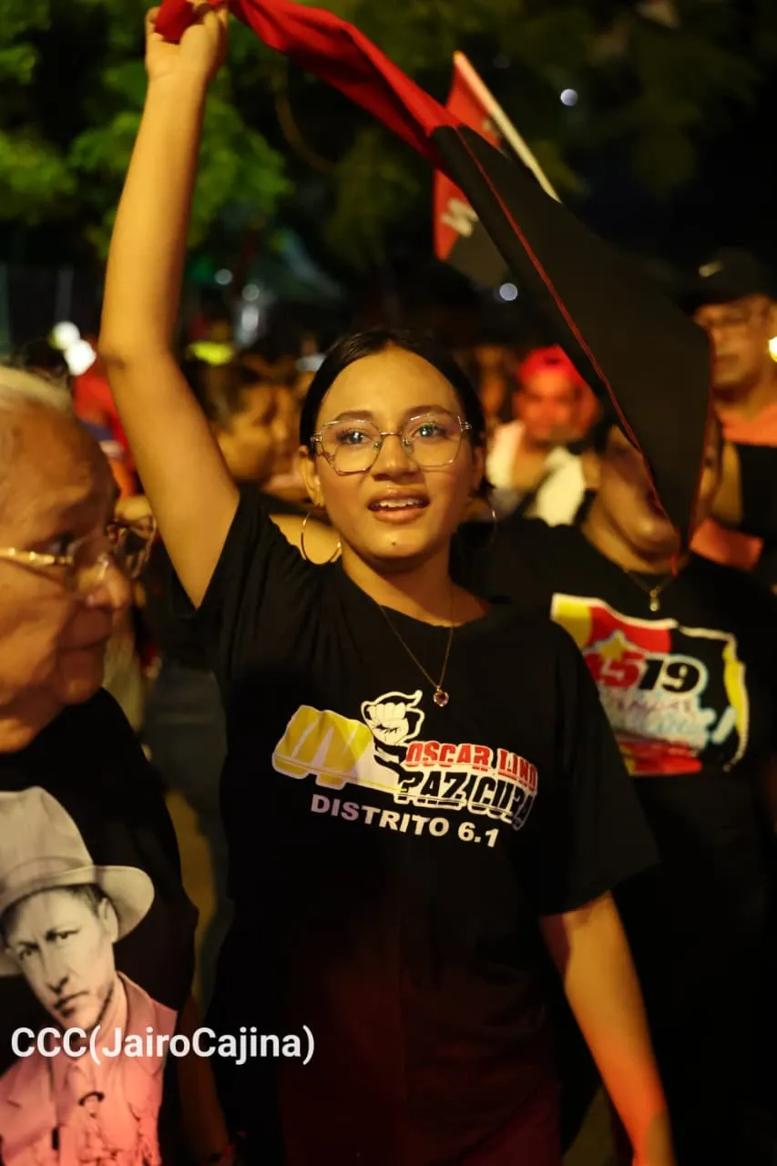 Familias protagonizan vigilias por el 47.° aniversario de la Revolución