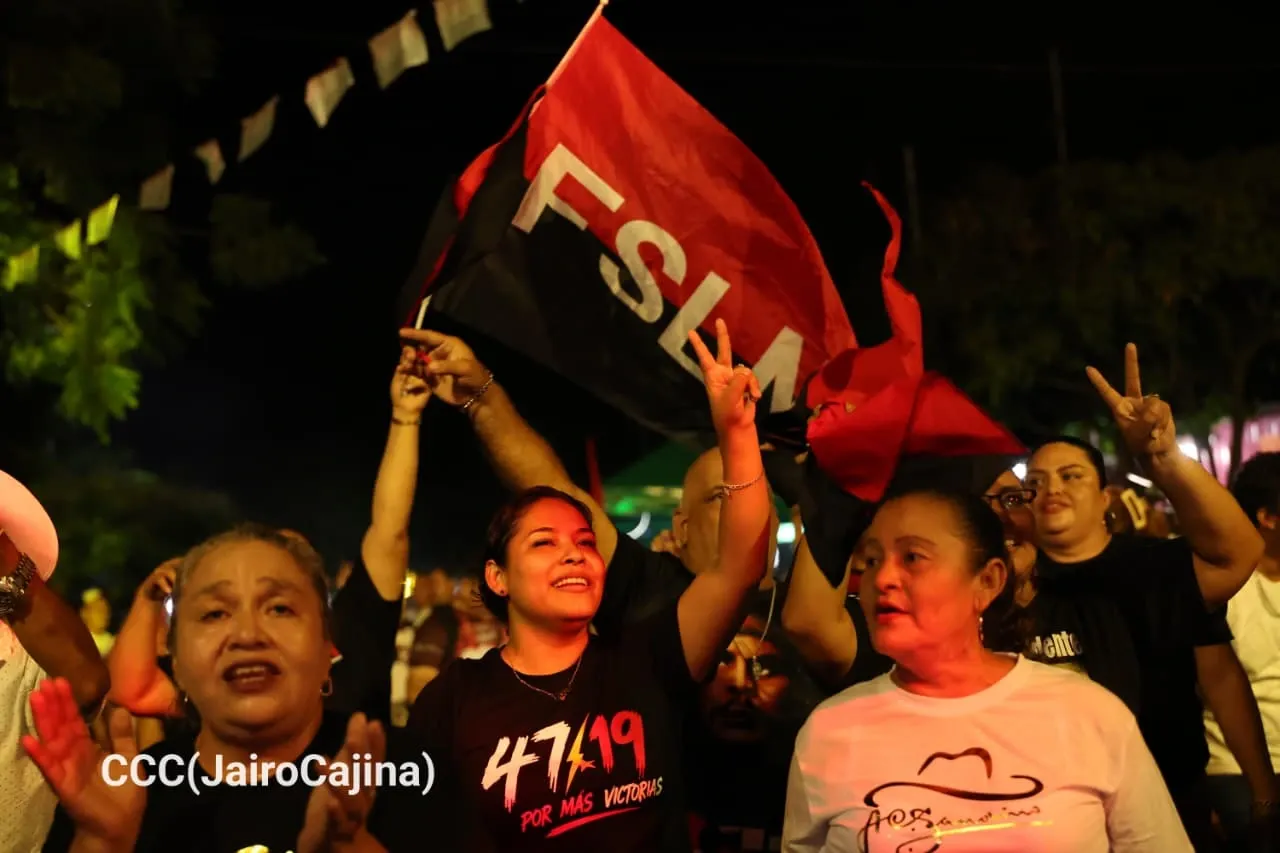 Familias protagonizan vigilias por el 47.° aniversario de la Revolución