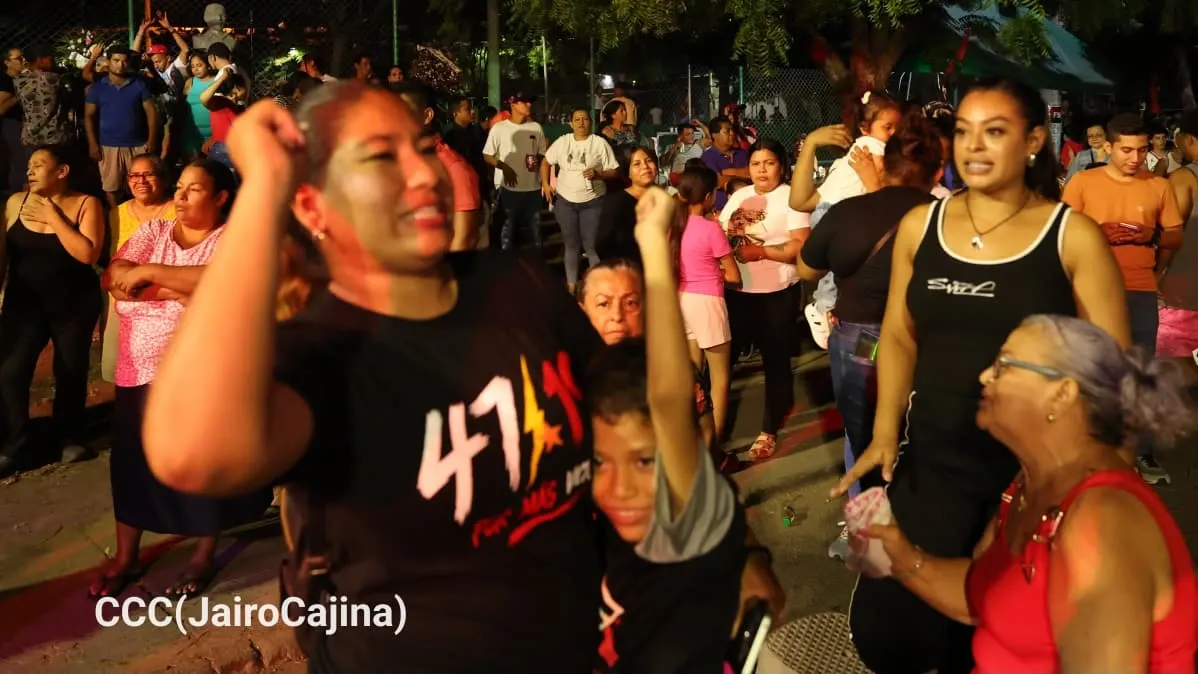 Familias protagonizan vigilias por el 47.° aniversario de la Revolución