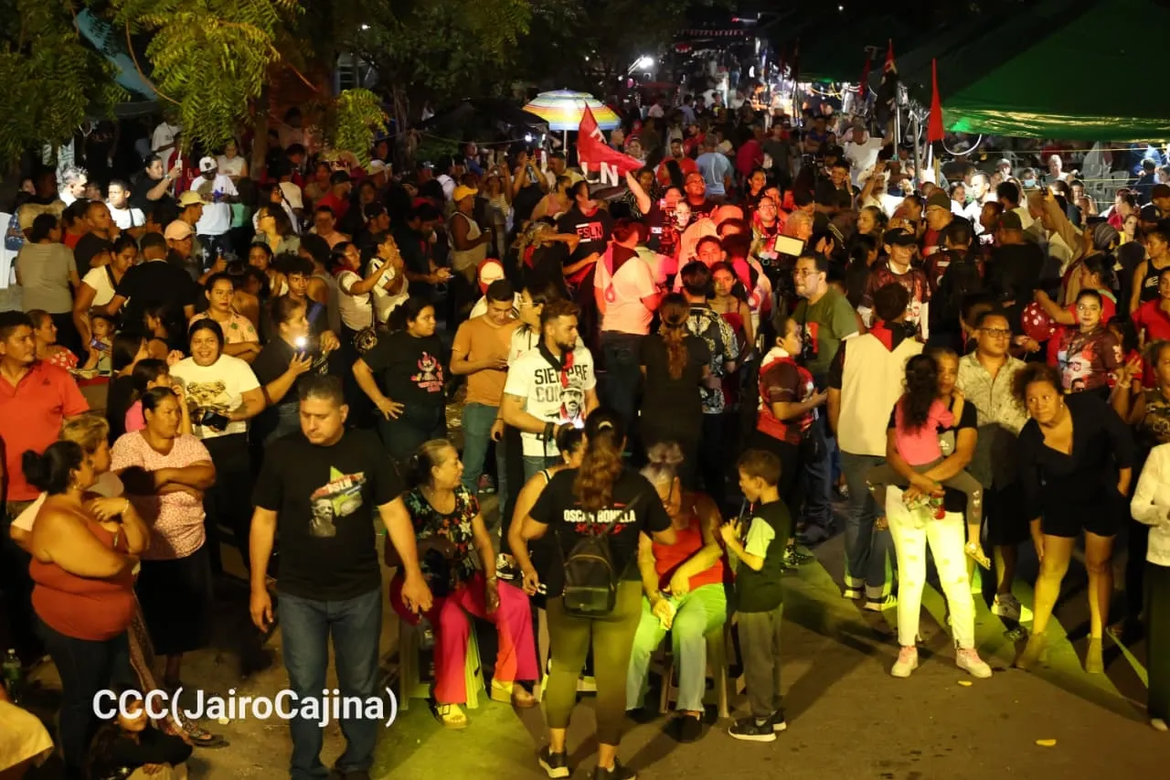Familias protagonizan vigilias por el 47.° aniversario de la Revolución