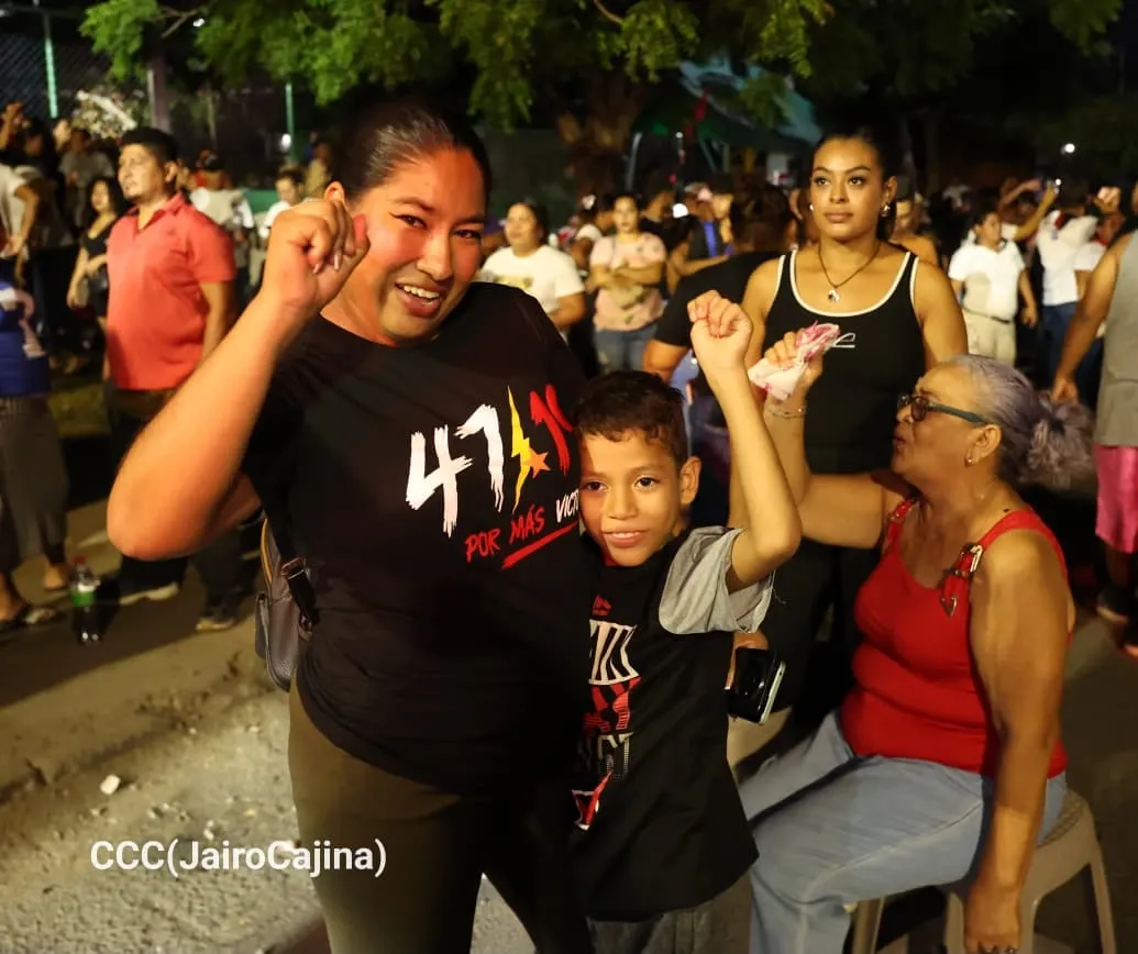 Familias protagonizan vigilias por el 47.° aniversario de la Revolución