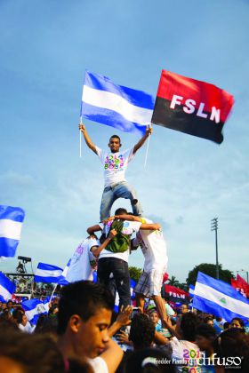Daniel y Rosario celebran el 35/19 en Plaza La Fé