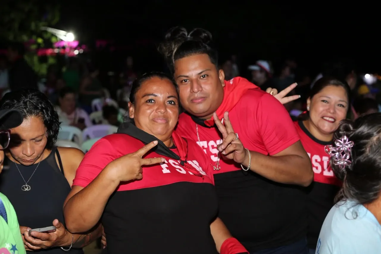 Familias protagonizan vigilias por el 47.° aniversario de la Revolución