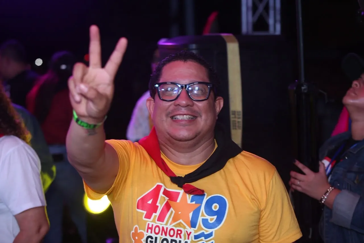 Familias protagonizan vigilias por el 47.° aniversario de la Revolución