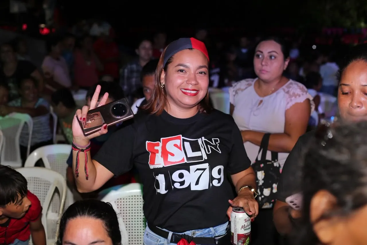Familias protagonizan vigilias por el 47.° aniversario de la Revolución