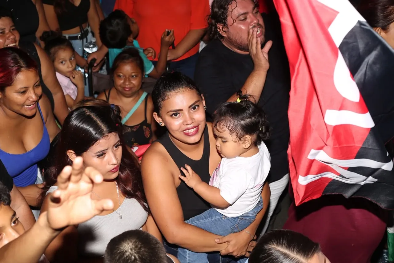 Familias protagonizan vigilias por el 47.° aniversario de la Revolución