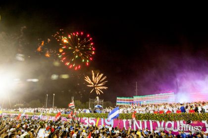 Daniel y Rosario celebran el 35/19 en Plaza La Fé
