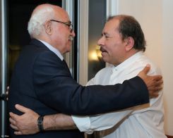 Comandante-Presidente Daniel se reúne con representante del presidente Mahmoud Abbas