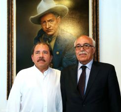 Comandante-Presidente Daniel se reúne con representante del presidente Mahmoud Abbas