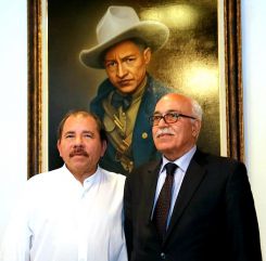 Comandante-Presidente Daniel se reúne con representante del presidente Mahmoud Abbas