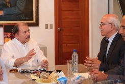 Comandante-Presidente Daniel se reúne con representante del presidente Mahmoud Abbas