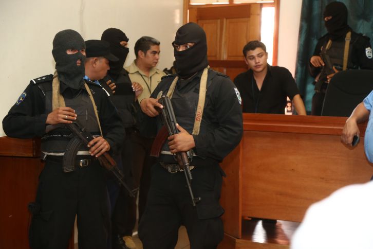 Fiscalía introduce acusación contra sospechosos de cobarde masacre