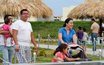 Familias disfrutan la belleza y creatividad del Paseo Xolotlán