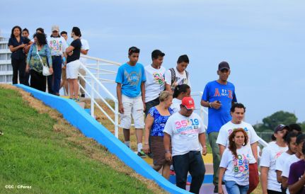 Familias disfrutan la belleza y creatividad del Paseo Xolotlán