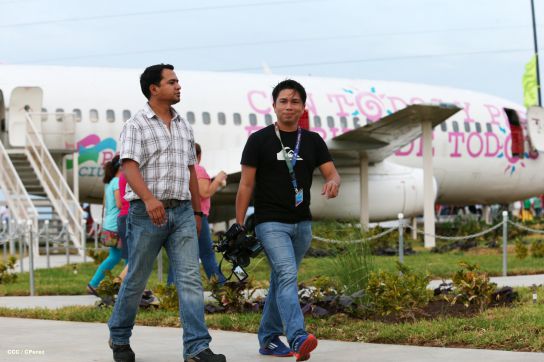 Familias disfrutan la belleza y creatividad del Paseo Xolotlán
