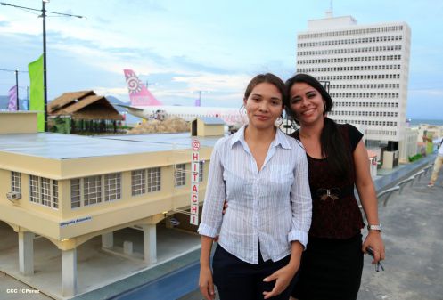 Familias disfrutan la belleza y creatividad del Paseo Xolotlán