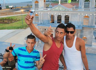 Familias disfrutan la belleza y creatividad del Paseo Xolotlán