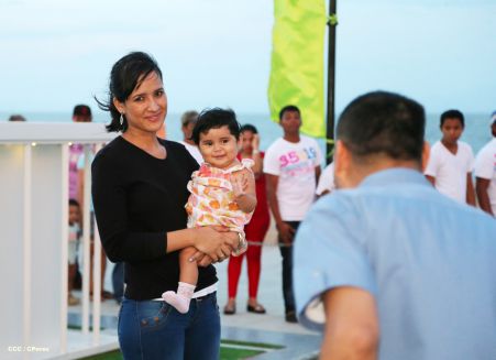 Familias disfrutan la belleza y creatividad del Paseo Xolotlán