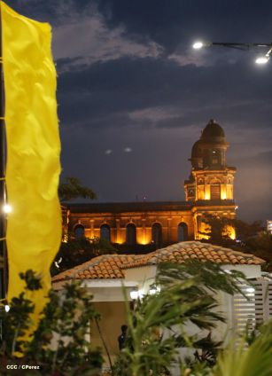 Familias disfrutan la belleza y creatividad del Paseo Xolotlán