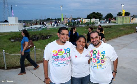Familias disfrutan la belleza y creatividad del Paseo Xolotlán