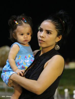 Familias disfrutan la belleza y creatividad del Paseo Xolotlán