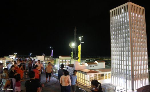 Familias disfrutan la belleza y creatividad del Paseo Xolotlán