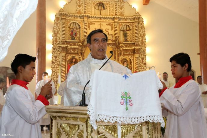 Cardenal Brenes celebra a Santa Ana en Niquinohomo