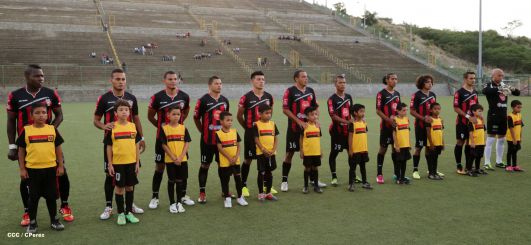 Triunfal debut rojinegro