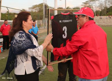 Triunfal debut rojinegro