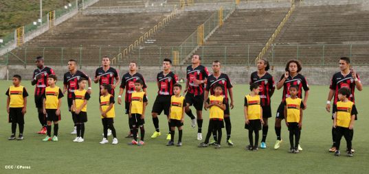 Triunfal debut rojinegro