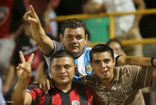 Triunfal debut rojinegro